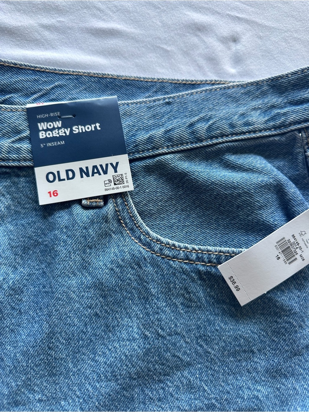 Old Navy Women's WOW Baggy Denim Shorts - Picture 2 of 3